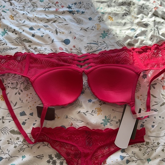 NWT BRAND NEW Push up bra and thong set - Picture 9 of 11